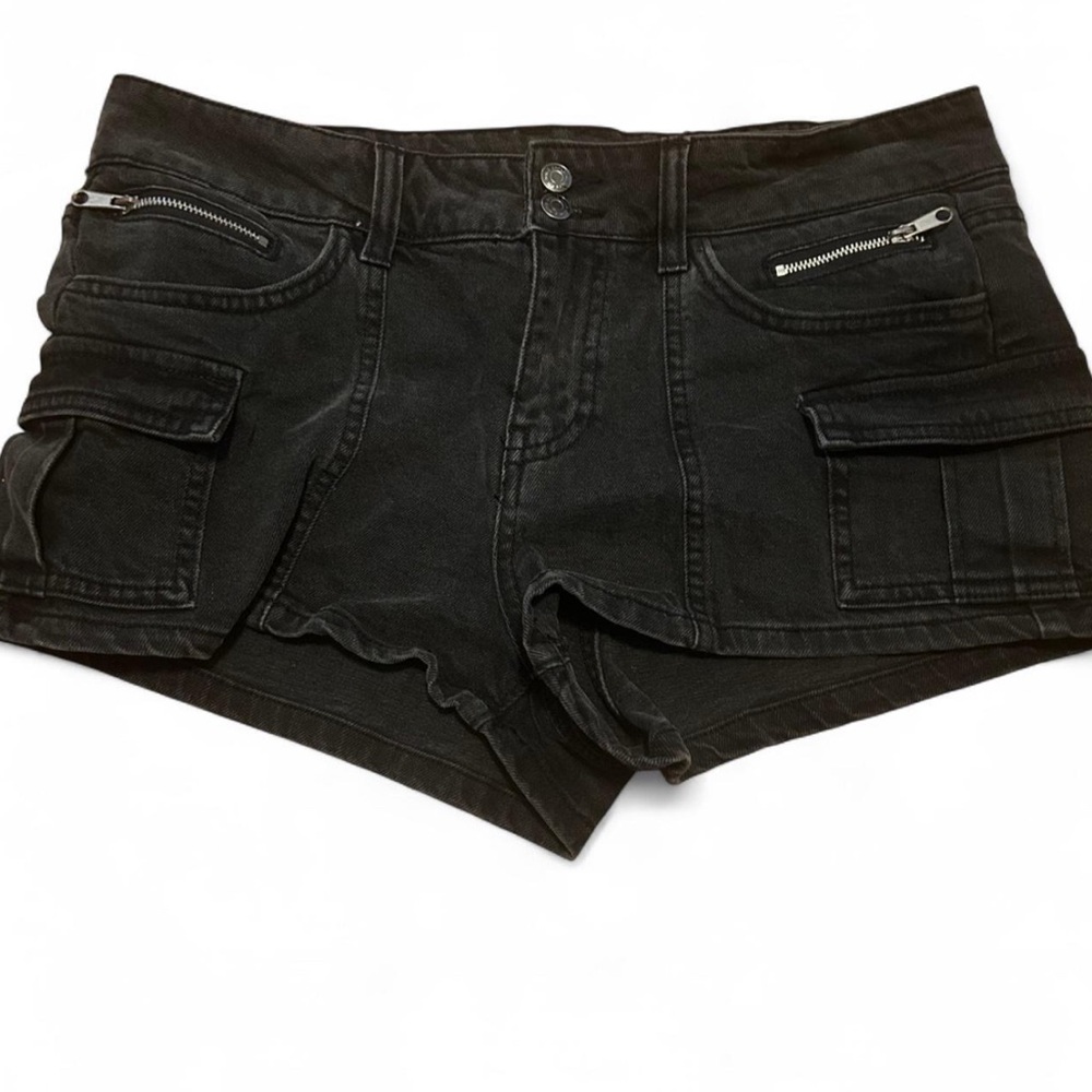 low rise black cargo shorts